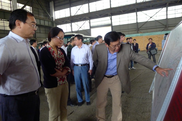 济源市委常委、市纪委书记徐家平带领全市工业企业转型升级观摩团来我公司参观